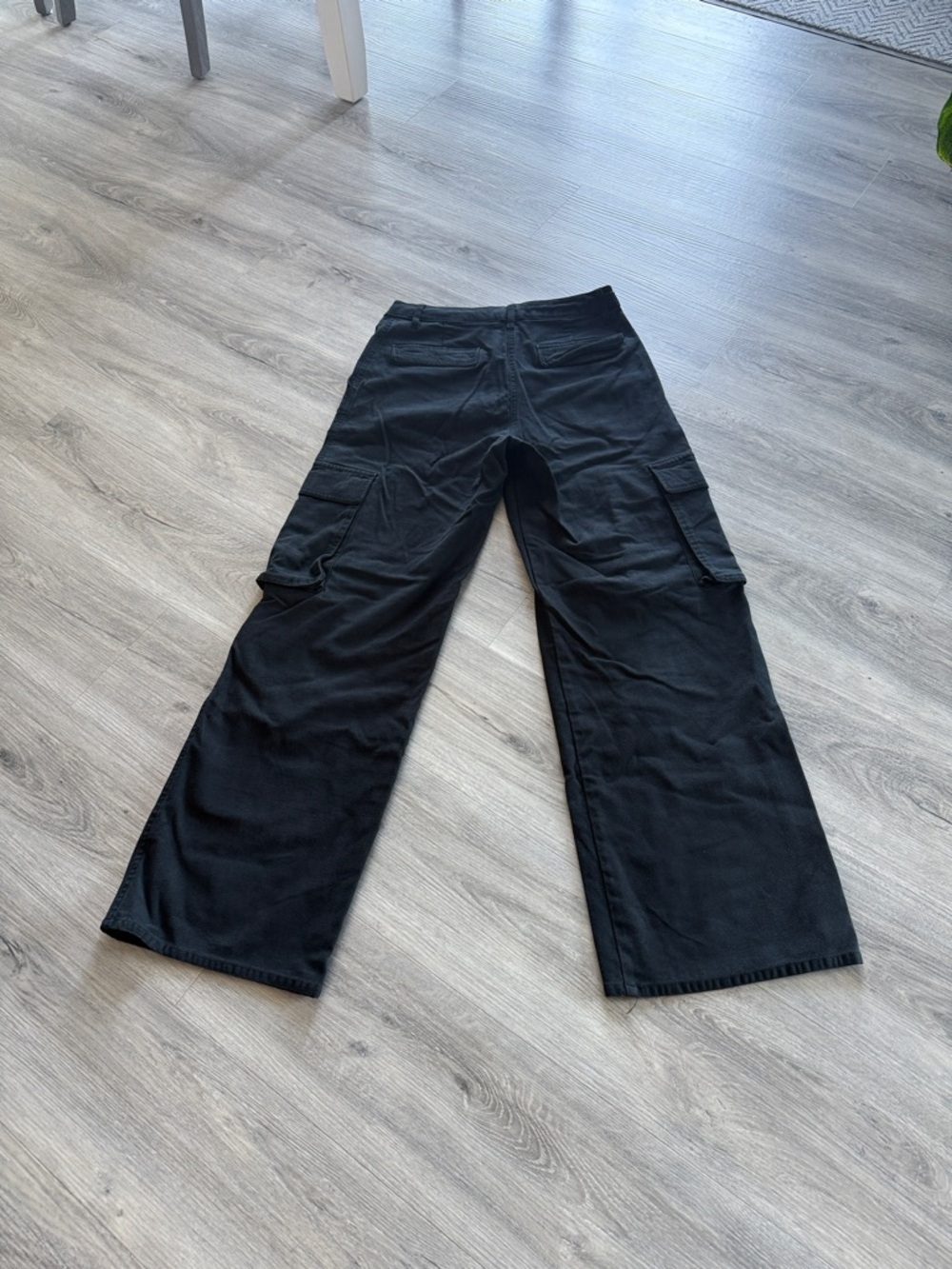 Aritzia Wilfred free Black Wide-Leg cargo Pants size 8 - Picture 9 of 9
